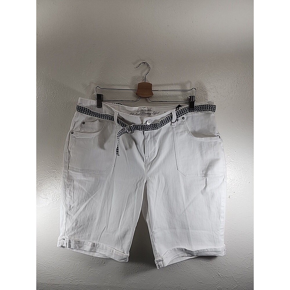 Gloria Vanderbuilt All Around Slimming Effect Bermuda White Shorts Size 18W NWT